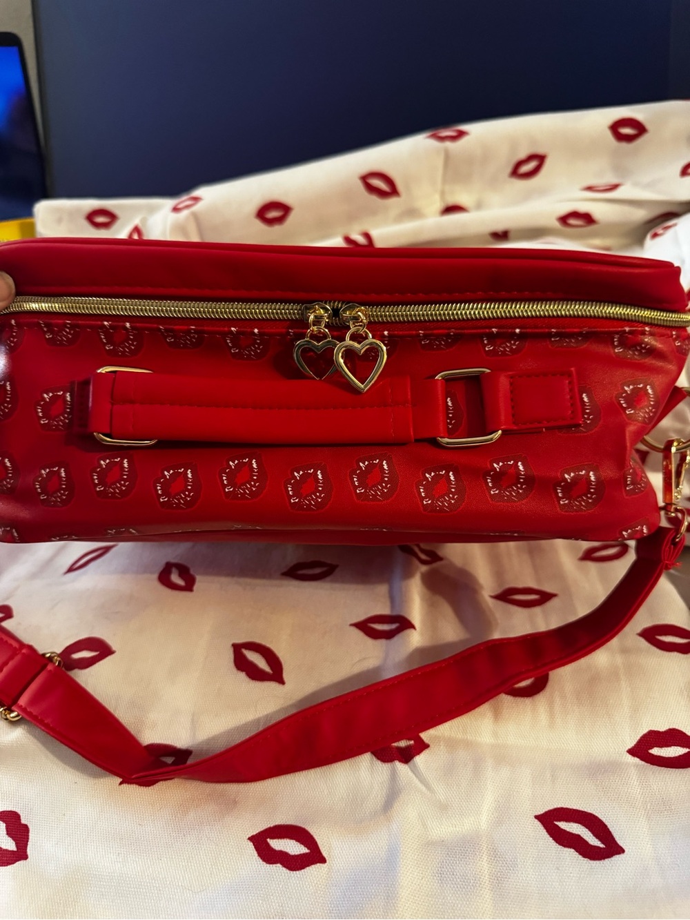 Betty Boop Red Cosmetic Bag - Glamlite lenticular motion with crossbody strap - Picture 4 of 9